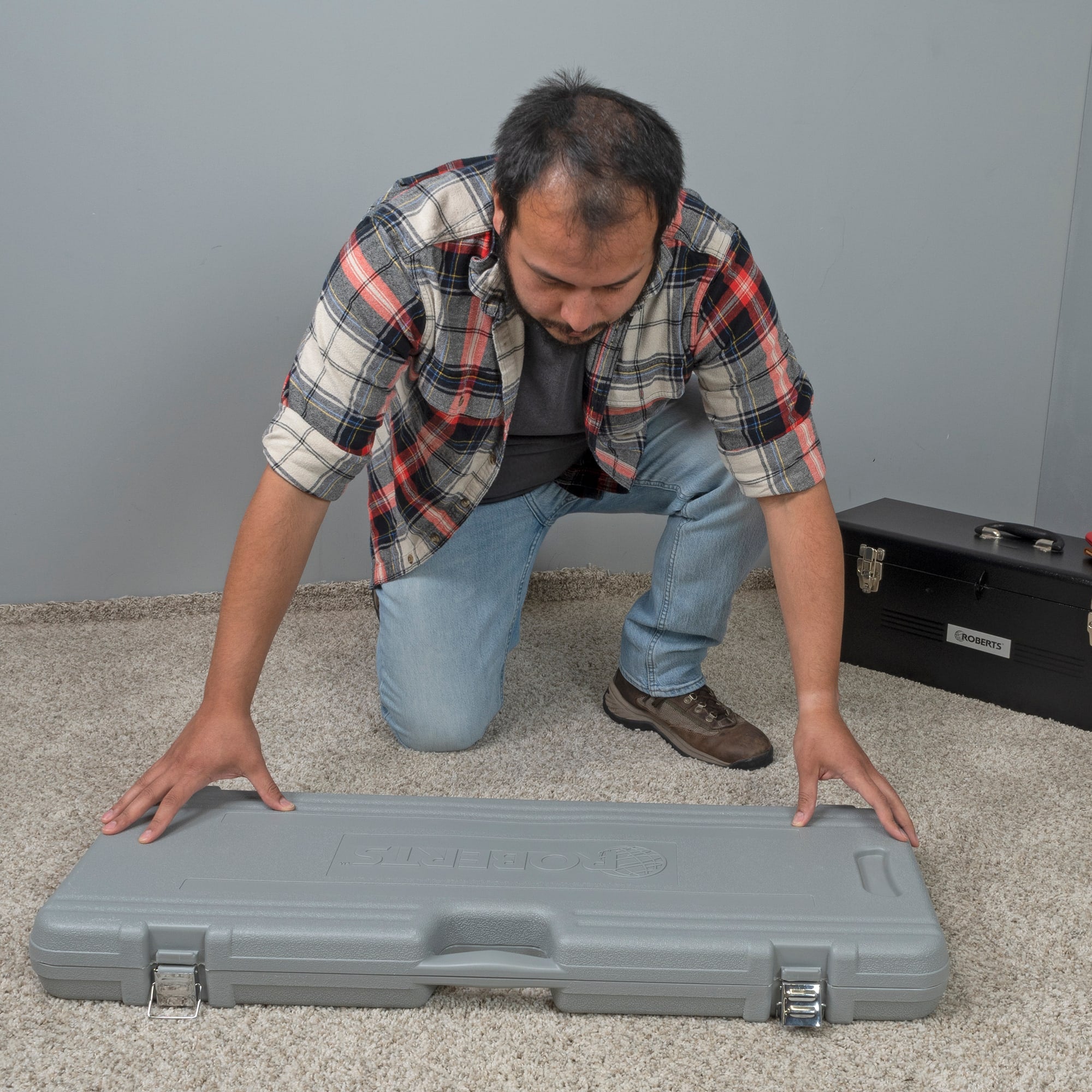 Case with Three 3' Extension Tubes for Carpet Stretchers - 4